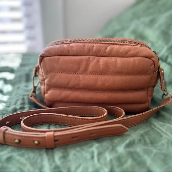 Madewell The Transport Leather Camera Bag, Puff Edition - Picture 9 of 11